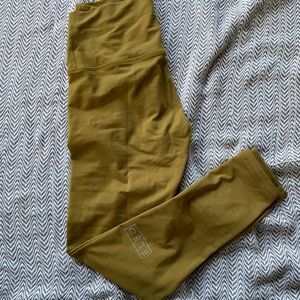 Fleo - Size Medium, 7/8 leggings Amber green